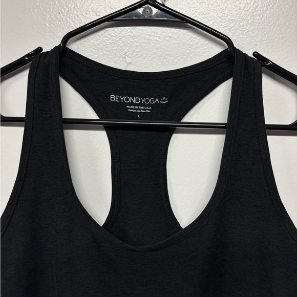 Beyond Yoga Black Razor Back Tank Top Size Large - Picture 3 of 3